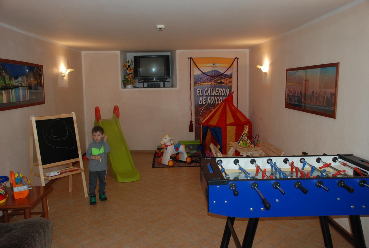 Albergo Ginevra Roncone Екстер'єр фото
